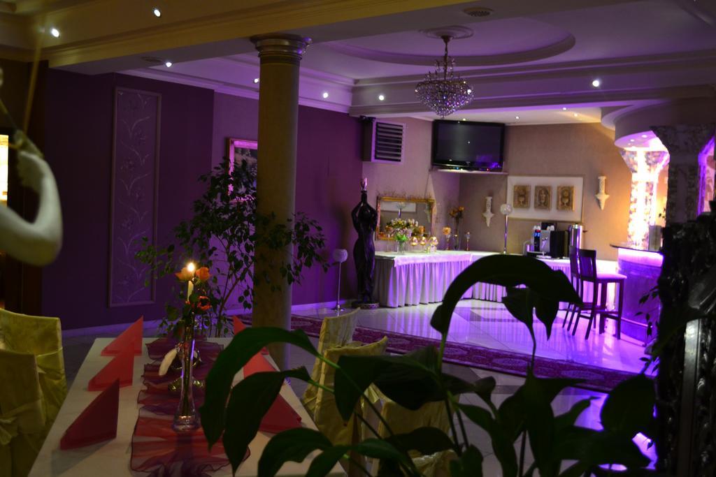 Hotel Palac Akropol Lublin Exteriör bild