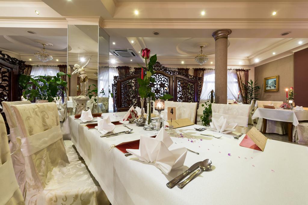 Hotel Palac Akropol Lublin Exteriör bild