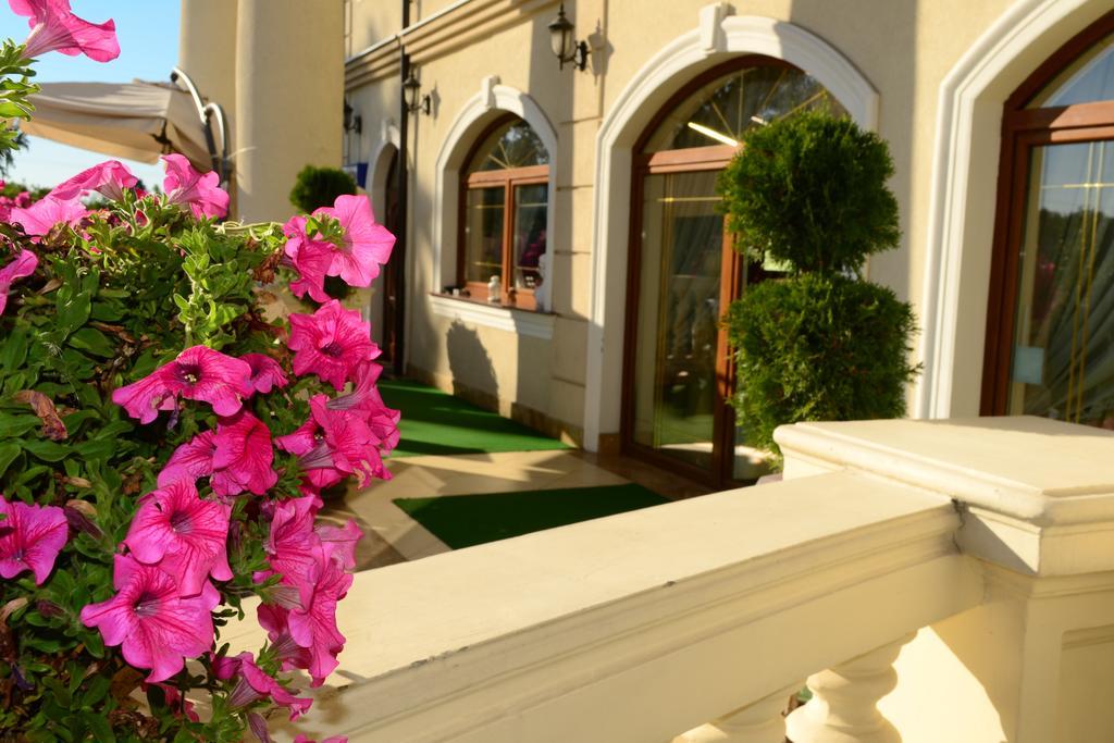 Hotel Palac Akropol Lublin Exteriör bild